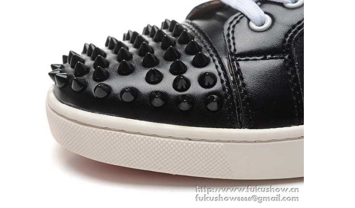新作入荷人気CHRISTIAN LOUBOUTIN クリスチャンルブタン 偽物 本革 レザー スニーカー ローカット 運動靴 スポーツ お洒落 防水