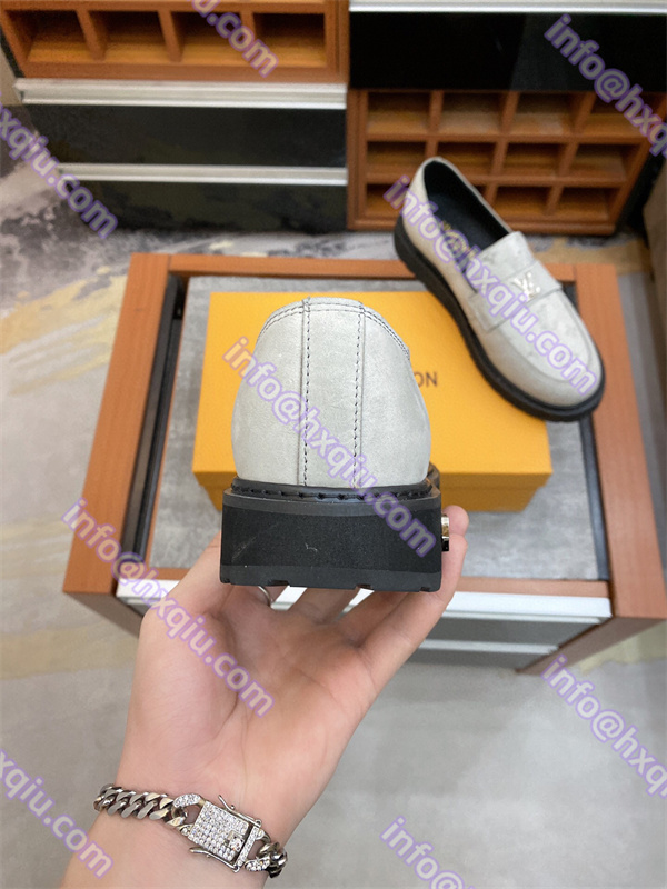 Louis vuitton メンズ 靴 偽物