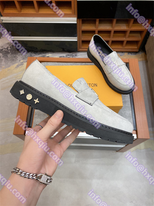 Louis vuitton メンズ 靴 偽物