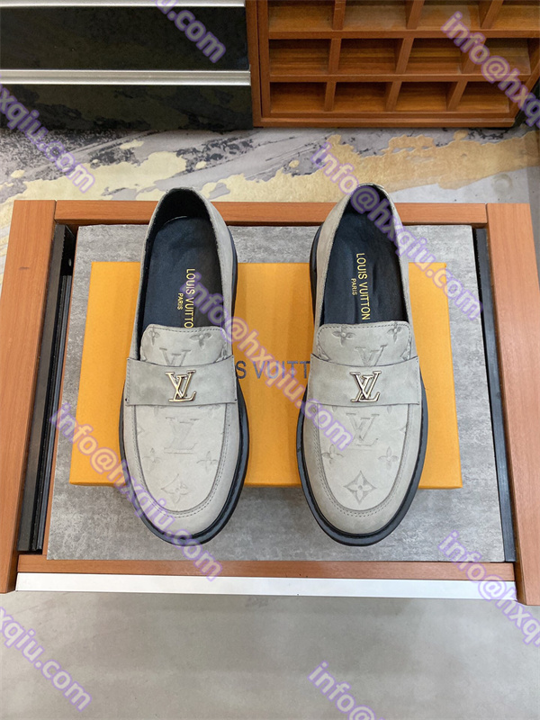 Louis vuitton メンズ 靴 偽物