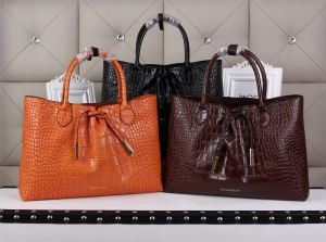 BURBERRY バーバリー 2014 人気激売れ レディースバッグ 3色可選 39150501