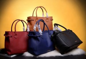 ★安心★追跡付 2015春夏 BURBERRY バーバリー  手持ち&ショルダー掛け 3926101 4色可選