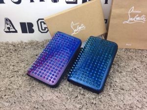 ルブタン 二つ折り財布 コピー