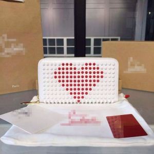 ★新作セール 2015春夏 クリスチャンルブタン Christian Louboutin スパイク ハート型財布 最高ランク