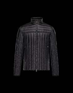 人気が爆発 2015秋冬 MONCLER モンクレール ダウンジャケット 防寒具としての機能もバッチリ
