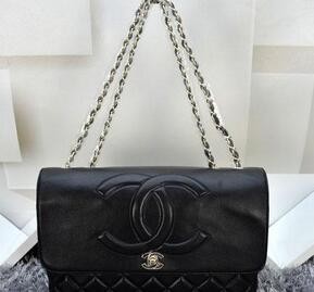 シャネル　上品な高級感を感じるショルダーバッグ　チェーン付き　 嬉しい　ココマーク　レディース　ブラック　2016.