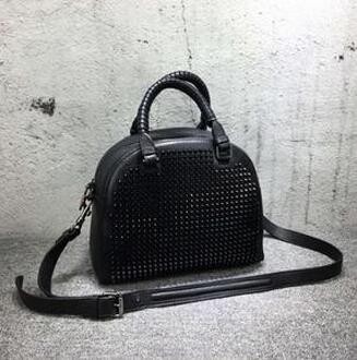 大活躍間違いナシ　Christian Louboutin　クリスチャン ルブタン　ブラック　2WAYバッグ　2016.