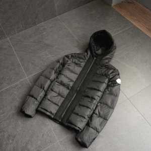 プレゼントに 2016秋冬 MONCLER モンクレール ベスト ダウンジャケット厳しい寒さに耐える