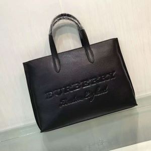 2017秋冬 バーバリー BURBERRY 【新アイテム】 ハンドバッグ 大注目！