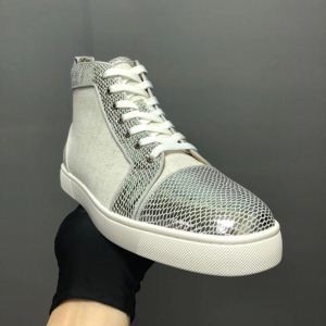落ち着いた大人の雰囲気にスニーカー、靴 2018年モデルおしゃれ感で魅せる！Christian Louboutinクリスチャンルブタン