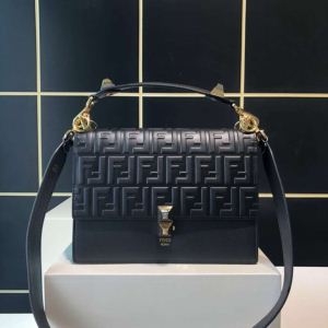 最安価格新品 FENDI フェンディ 稀少*新品登場 ショルダーバッグ 極希少18限定