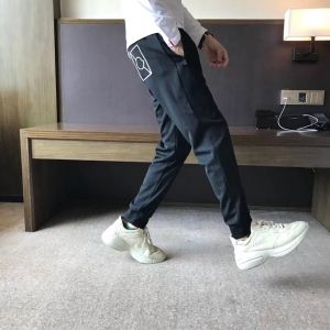 おしゃれな美品 チノパン 2018年秋冬最旬トレンド モンクレール MONCLER 高級素材を採用