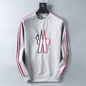 若者世代に人気が高い モンクレール MONCLER 定番人気モデル 長袖Tシャツ 3色可選