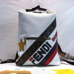 ついに登場 フェンディ上品見え FENDI 2018冬のトレンド リュック トレンド感満点に
