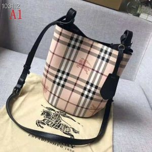 ショルダーバッグ 最安価格新品 バーバリー 日本未入荷 BURBERRY ストリートの王道!多色可選