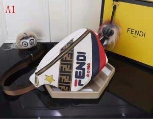 超人気新作登場 フェンディ 圧倒的な存在感 ウエストポーチ 精製加工 2色可選 一番お手頃に