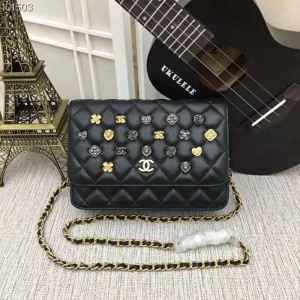 秋冬季新作品 化粧バッグ ファッションに役立つ シャネル 注目度UP！ CHANEL シンプル派