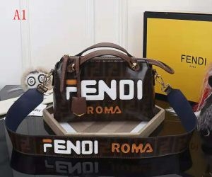 2018SS新作登場 2色可選 年齢を選ばない フェンディ雑誌掲載 FENDI ショルダーバッグ 高級感UP