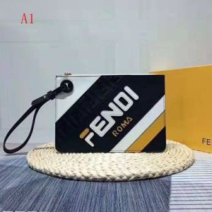 オシャレな雰囲気 4色可選 2018新作登場 フェンディ FENDI トレンド感溢れる ポーチ