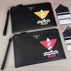 プラダ レザーバッグ コピーPRADA新作入荷定番人気メンズプリントクラッチバッグブラックカラー男性らしいレザーポーチ