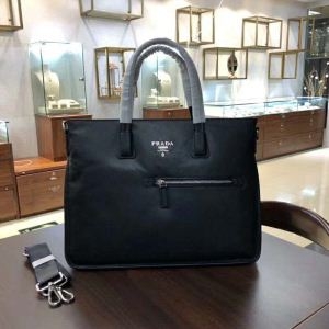 重宝する  PRADA 手持ち&ショルダー掛け誰も活躍したアイテム2018冬のトレンド プラダ