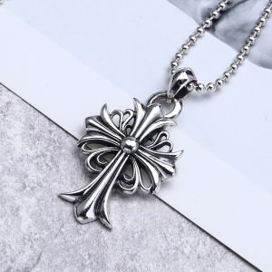 お出かけスタイル クロムハーツ エレガント系スタイル CHROME HEARTS ラグジュアリーな雰囲気 ペンダントトップ