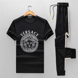 ヴェルサーチ VERSACE 上下セット 2色可選 2019年春の新作コレクション 定番人気のモデル 華やかな印象