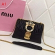 大特価★完売必至　MIUMIU ショルダーバッグスーパーコピーミュウミュウコピーバッグ　相性抜群エレガント名デザイン　軽量でシンプルなデザイン　