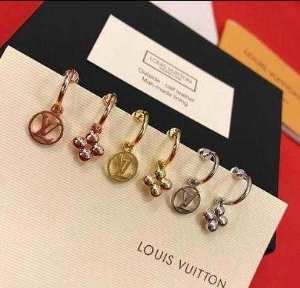ã«ã¤ã´ã£ãã³ ã¤ã¤ãªã³ã° ã¬ãã£ã¼ã¹ åæ§çã§å¯æããã¶ã¤ã³ Louis Vuitton ã³ãã¼ ï¼è²å¯é¸ æ¥å¸¸ ãã©ã³ã éå®ç¹ä¾¡ M64859