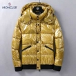 MONCLER  暖かさとおしゃれ両方手に入れる モンクレール 洗練されたチェックコーデに メンズ ダウンジャケット 旬のおしゃれ見えに