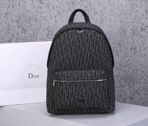 コーデを美しく魅せる新作 ディオール バックパック 人気 メンズ DIOR コピー ブラック モノグラム 限定品 最低価格