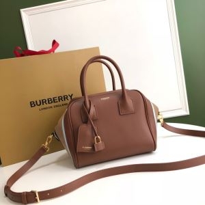 ショルダーバッグ Burberry レディース コーデに品よくマッチ バーバリー 通販 コピー ブラウン 大容量 ストリート VIP価格