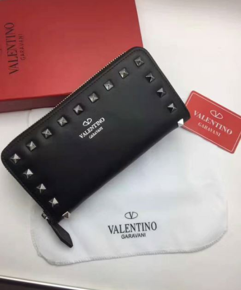 限定セール新品VALENTINO ヴァレンティノ コピー ロックスタッズ ラウンドファスナー ウォレット MW2P0645BOL 0NO 4色可選