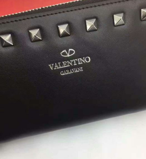 限定セール新品VALENTINO ヴァレンティノ コピー ロックスタッズ ラウンドファスナー ウォレット MW2P0645BOL 0NO 4色可選