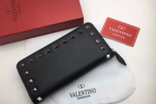 限定セール新品VALENTINO ヴァレンティノ コピー ロックスタッズ ラウンドファスナー ウォレット MW2P0645BOL 0NO 4色可選